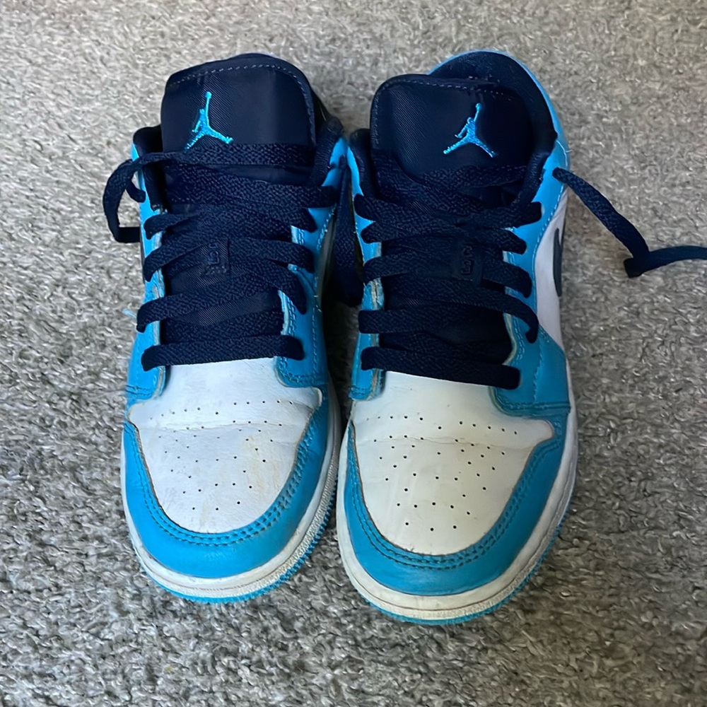 Boys Nike jordan 1’s low sky blue and dark blue shoes